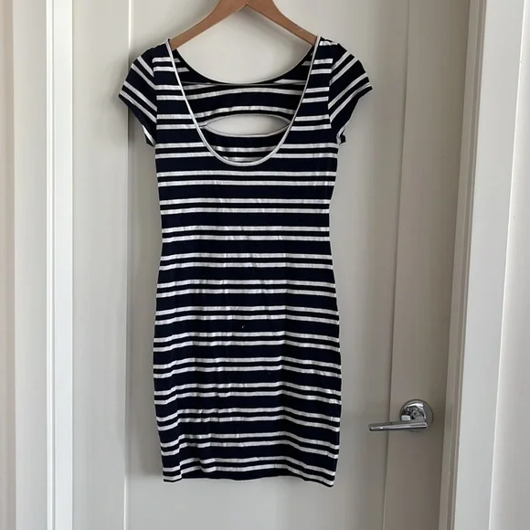 GUESS dress - Picture 2 of 2